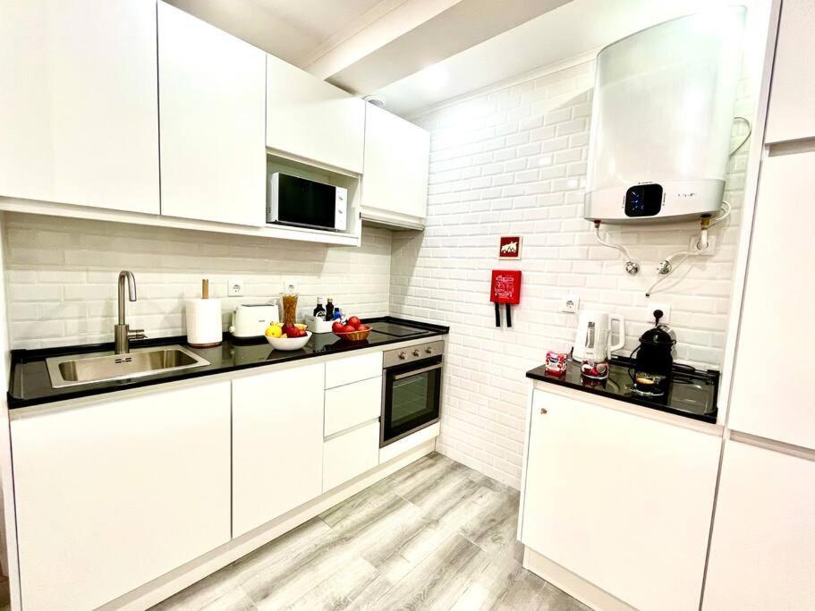 New-Romantic Studio Near The Beach! Paço de Arcos Esterno foto